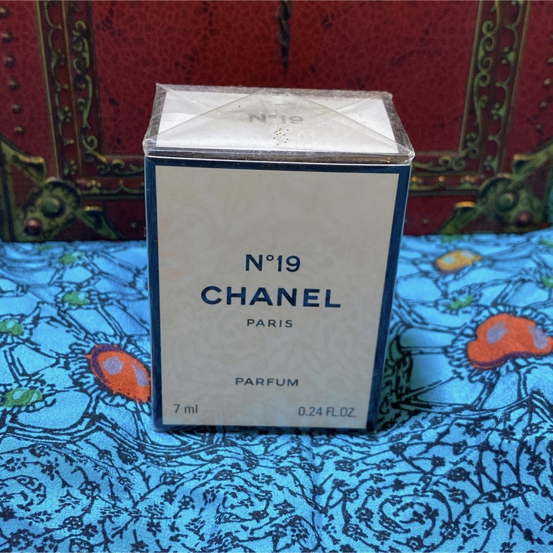 CHANEL(シャネル)のCHANEL NO.19 香水 コスメ/美容の香水(香水(女性用))の商品写真