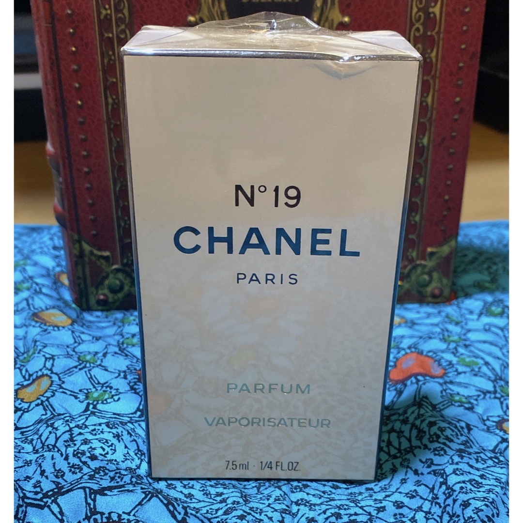 CHANEL(シャネル)のCHANEL NO.19 香水 コスメ/美容の香水(香水(女性用))の商品写真