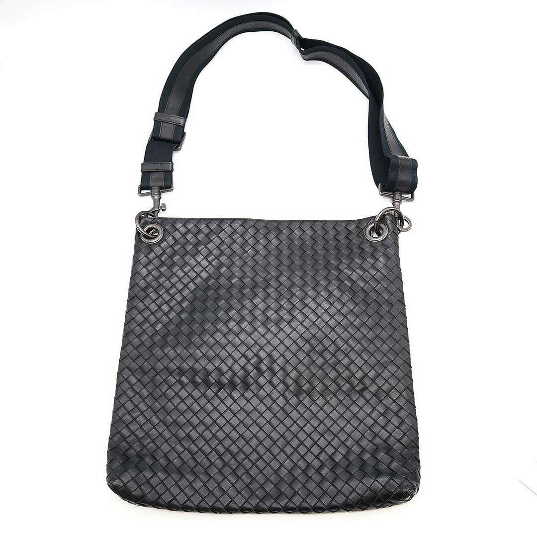 Bottega Veneta(ボッテガヴェネタ)のBOTTEGA VENETA ボッテガヴェネタ イントレチャートレザーショルダーバッグ ブラック  161623 V465C メンズのバッグ(ショルダーバッグ)の商品写真