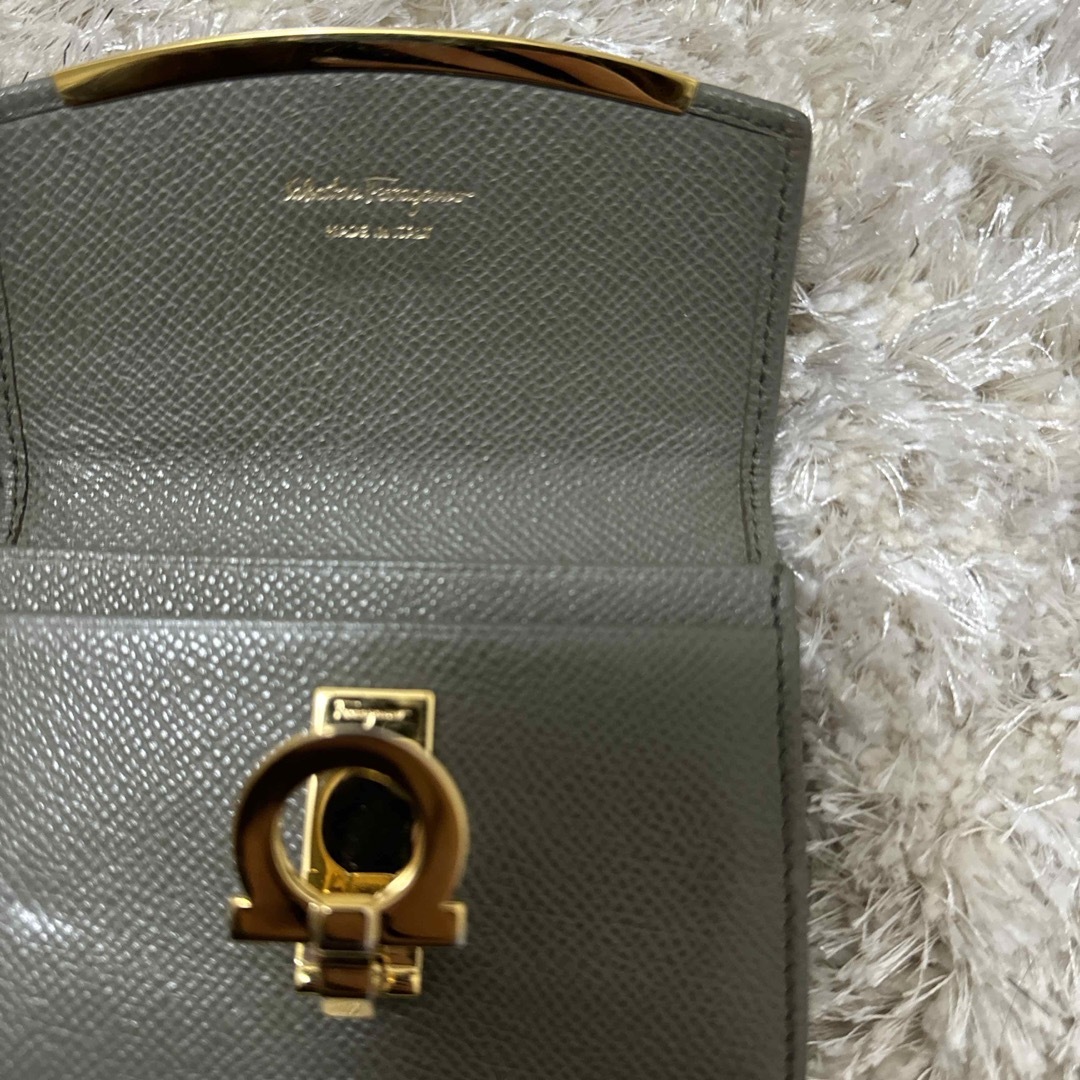 Salvatore Ferragamo(サルヴァトーレフェラガモ)のFerragamo 名刺ケース レディースのファッション小物(名刺入れ/定期入れ)の商品写真