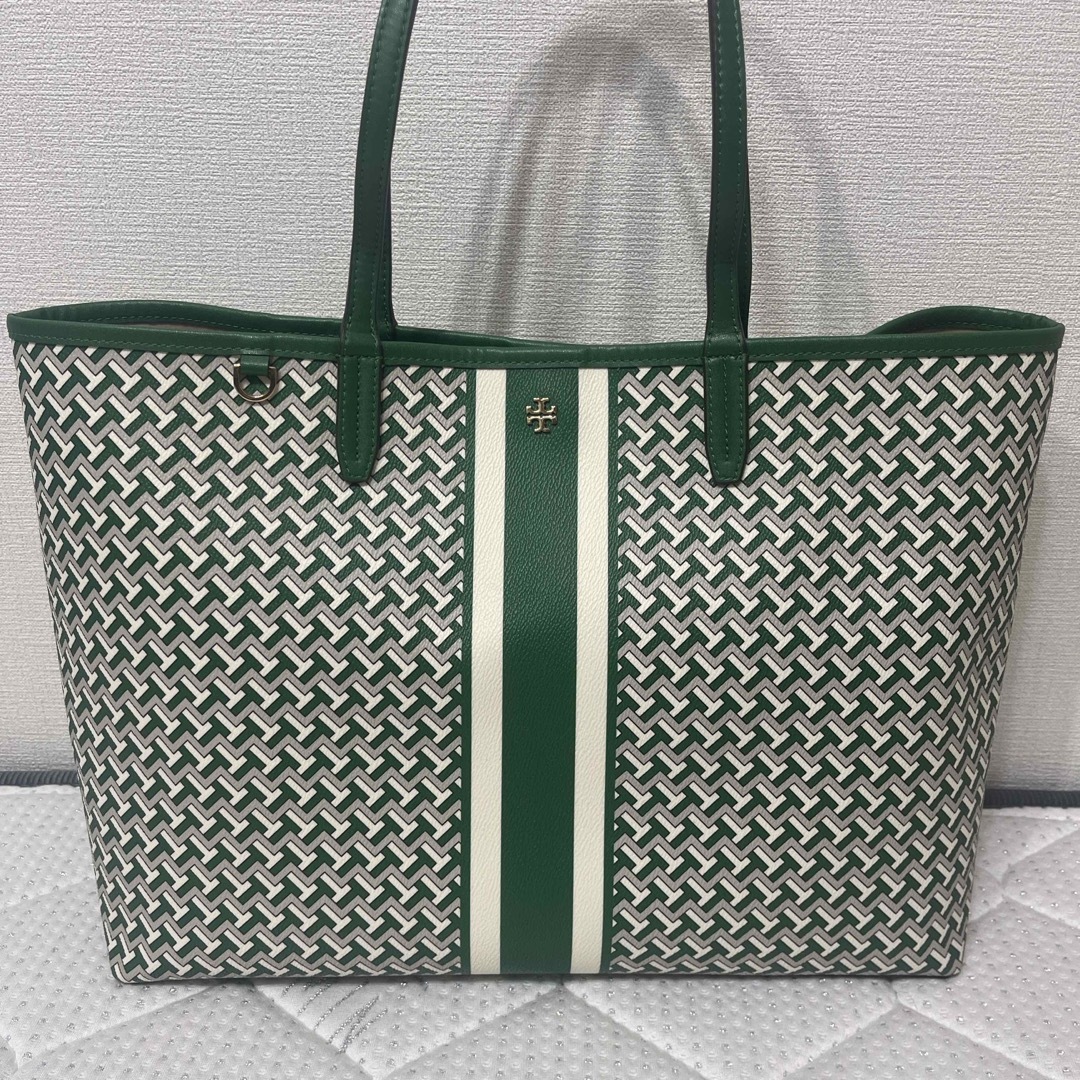 Tory Burch(トリーバーチ)の【はっち４様専用】未使用　トリーバーチ　希少カラー　トートバッグ レディースのバッグ(トートバッグ)の商品写真