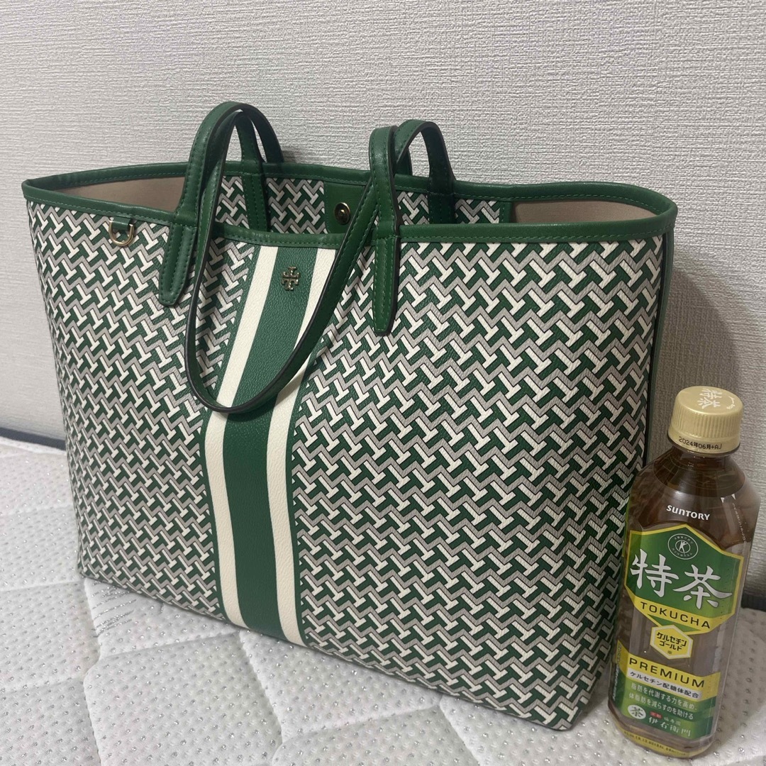 Tory Burch(トリーバーチ)の【はっち４様専用】未使用　トリーバーチ　希少カラー　トートバッグ レディースのバッグ(トートバッグ)の商品写真