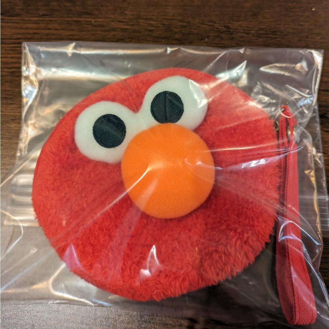 SESAME STREET(セサミストリート)のエルモ　パスケース　ポーチ レディースのファッション小物(パスケース/IDカードホルダー)の商品写真