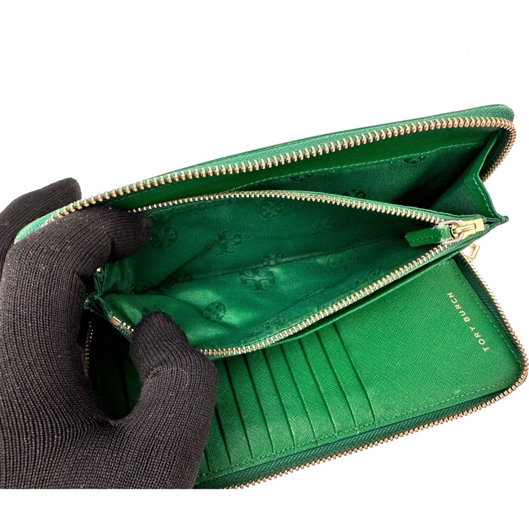 Tory Burch(トリーバーチ)のトリーバーチ 長財布グリーンレザー  緑革 ラウンド カード入れ16枚 Dカン レディースのファッション小物(財布)の商品写真