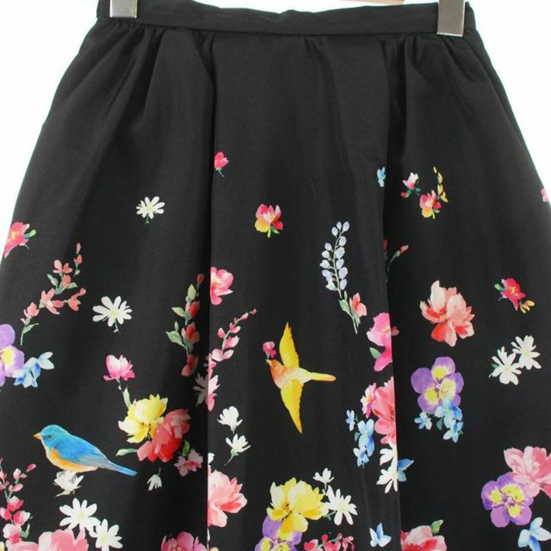Chesty(チェスティ)のチェスティ バードフラワースカート フレア タック ひざ丈 鳥 花柄 0 XS レディースのスカート(ひざ丈スカート)の商品写真
