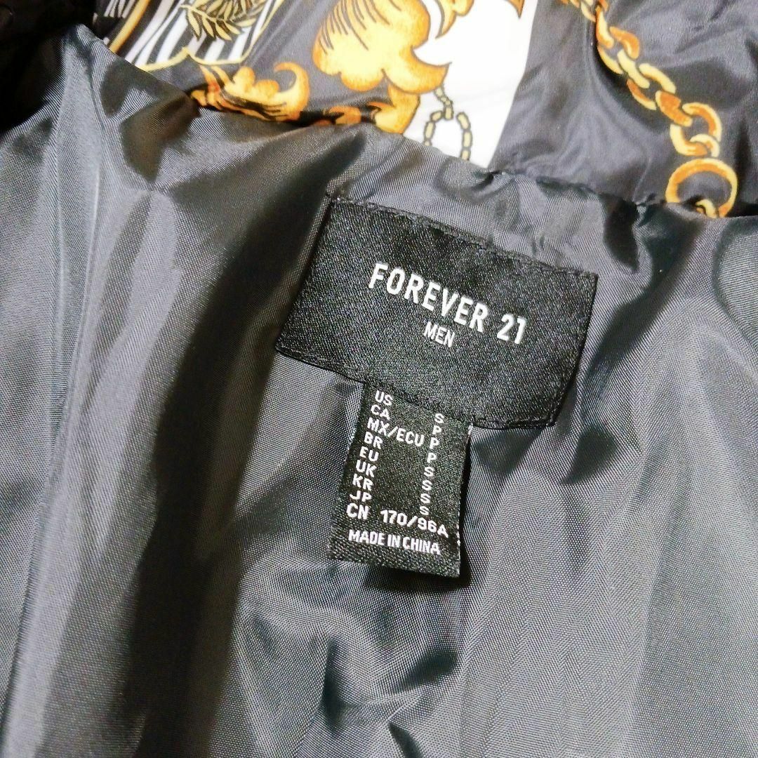 FOREVER 21(フォーエバートゥエンティーワン)のForever21 ダウンジャケット バロック調 大きめSサイズ 総柄 激レア メンズのジャケット/アウター(ダウンジャケット)の商品写真