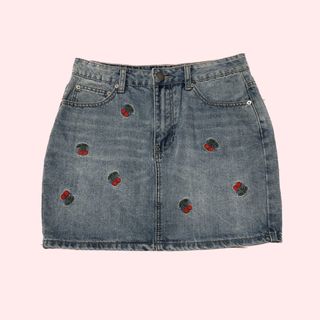 フォーエバートゥエンティーワン(FOREVER 21)のFOREVER21 チェリー刺繍タイトミニスカート(ミニスカート)