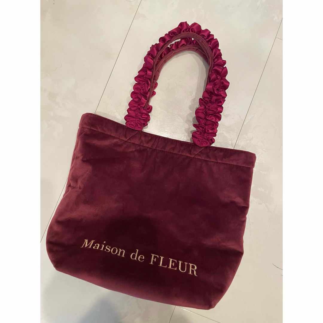 Maison de FLEUR(メゾンドフルール)のMaison de FLEUR  ベロア　フリル　トートバッグ メゾンドフルール レディースのバッグ(トートバッグ)の商品写真