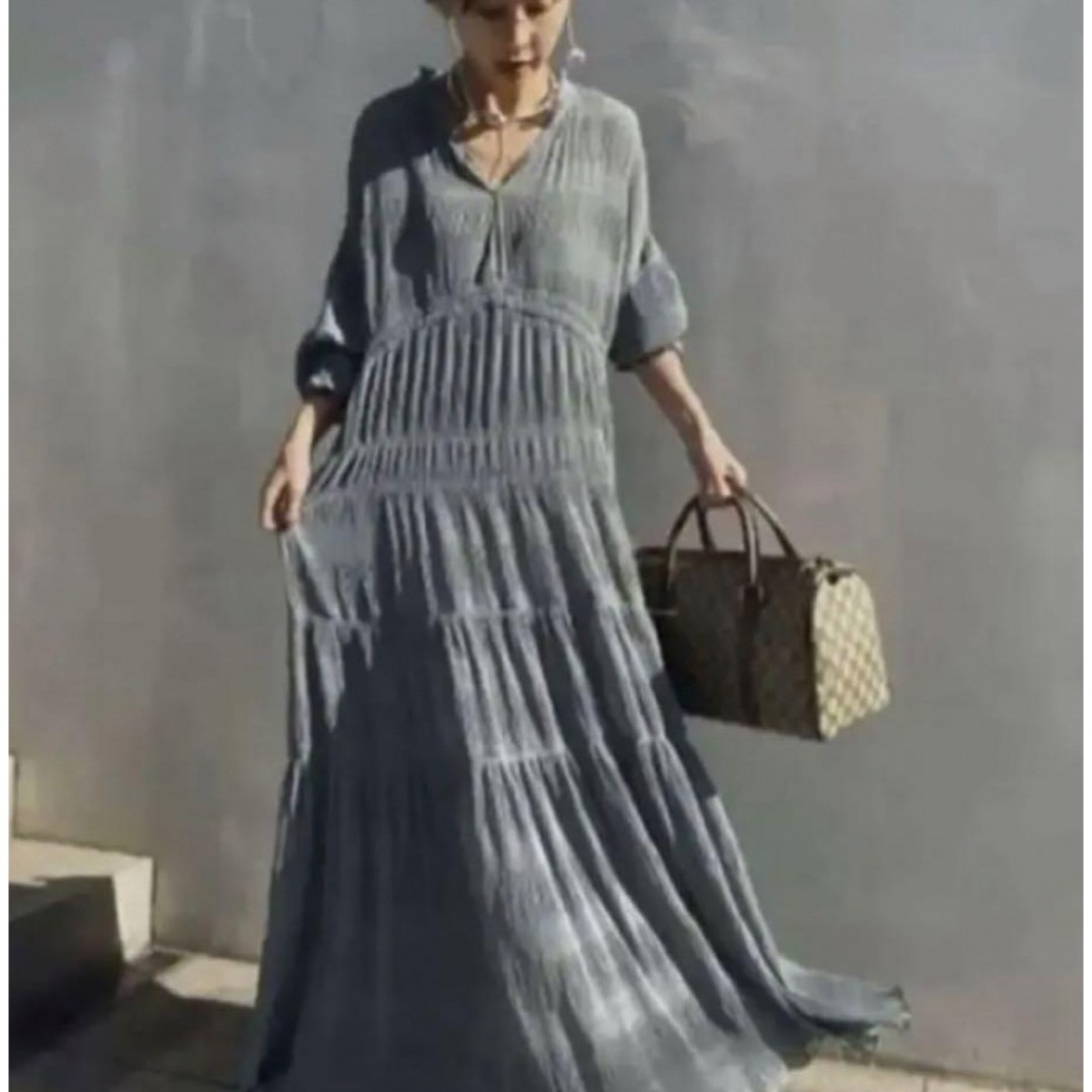 Ameri VINTAGE(アメリヴィンテージ)のSHIRRING PLEATS DRESS  ブルー　 Mサイズ レディースのワンピース(ロングワンピース/マキシワンピース)の商品写真