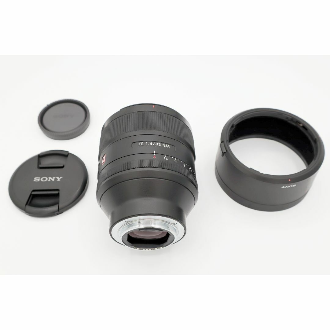 SONY(ソニー)の【美品】SONY FE 85mm F1.4 GM SEL85F14GM スマホ/家電/カメラのカメラ(レンズ(単焦点))の商品写真