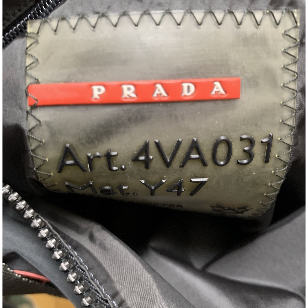 PRADA(プラダ)のPRADAショルダーバッグ　プラダメッセンジャーバッグ メンズのバッグ(メッセンジャーバッグ)の商品写真