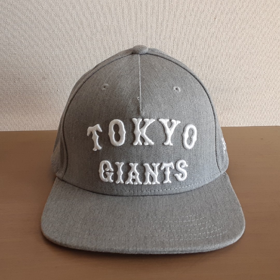 UNDER ARMOUR(アンダーアーマー)のTOKYO GIANTS ×アンダーアーマー キャップ グレー スポーツ/アウトドアの野球(応援グッズ)の商品写真