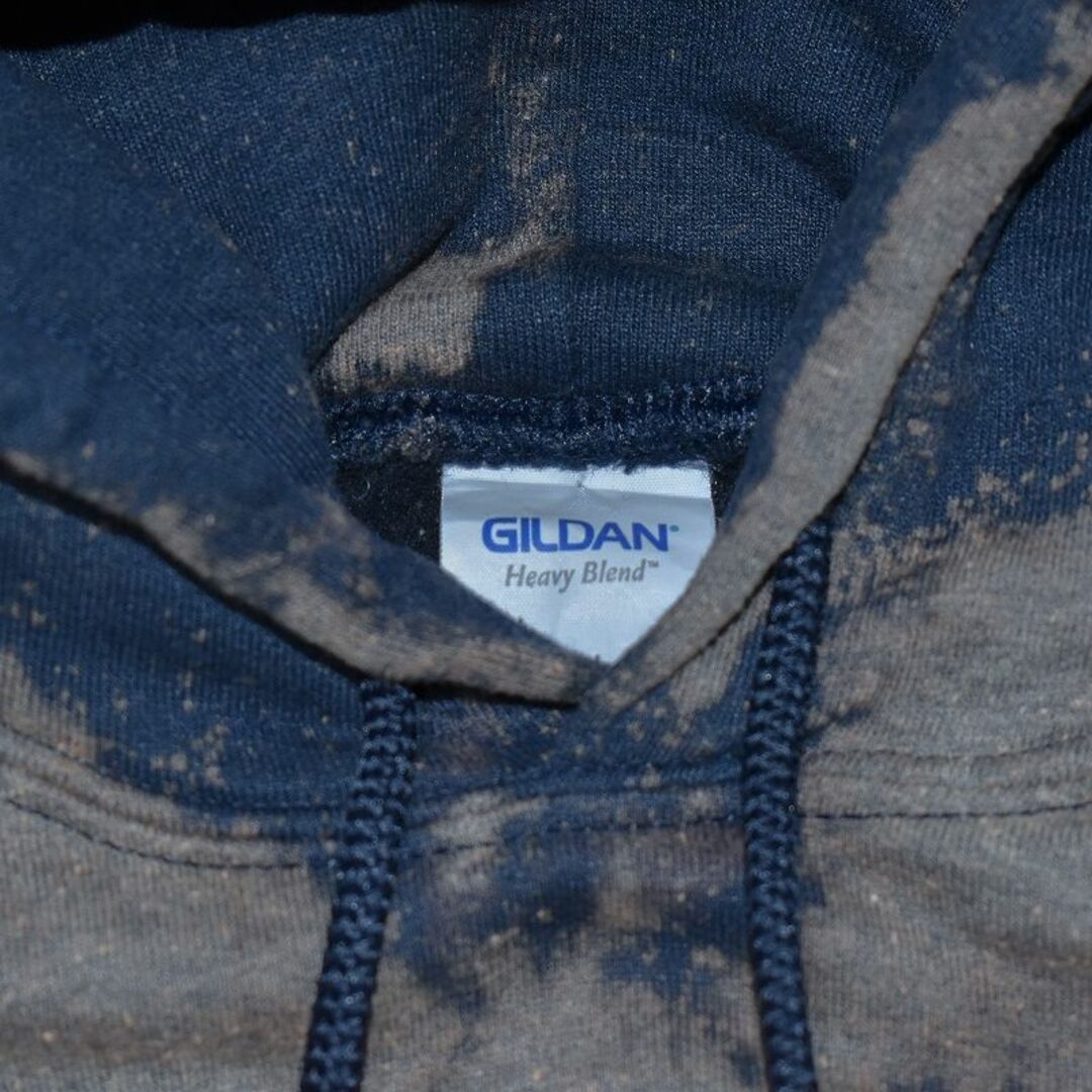 GILDAN(ギルタン)のメンズブリーチプルオーバーパーカーM 古着屋　ネイビー　紺　プリント　春秋冬物 メンズのトップス(パーカー)の商品写真
