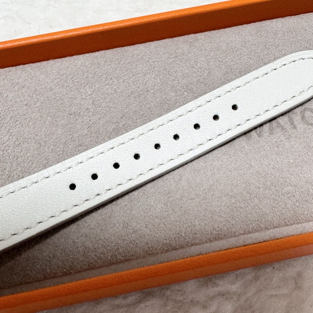 Hermes(エルメス)のもかもか様専用エルメス 超美品 Apple Watch ドゥブルトゥール レザー レディースのファッション小物(腕時計)の商品写真