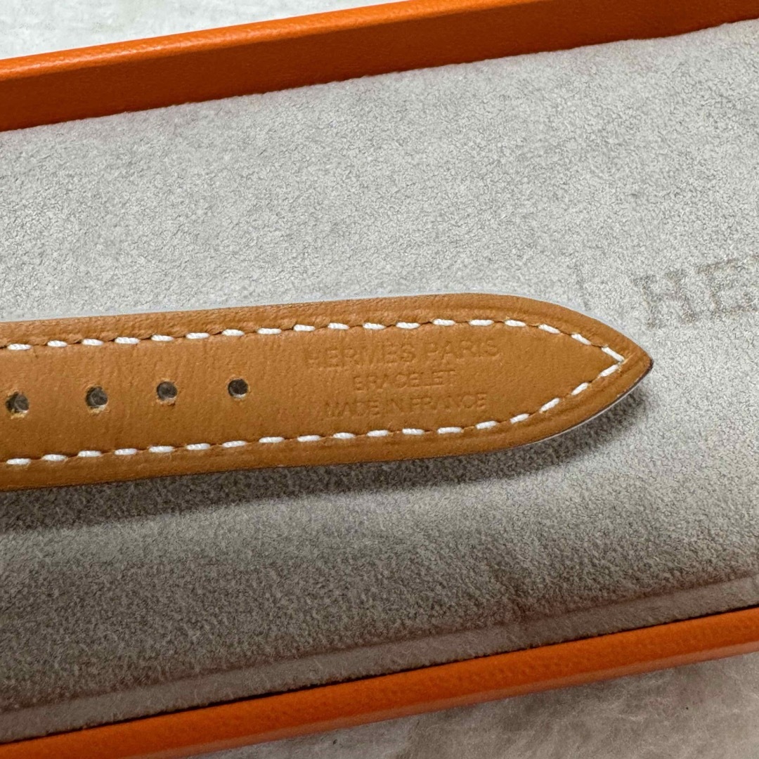 Hermes(エルメス)のもかもか様専用エルメス 超美品 Apple Watch ドゥブルトゥール レザー レディースのファッション小物(腕時計)の商品写真