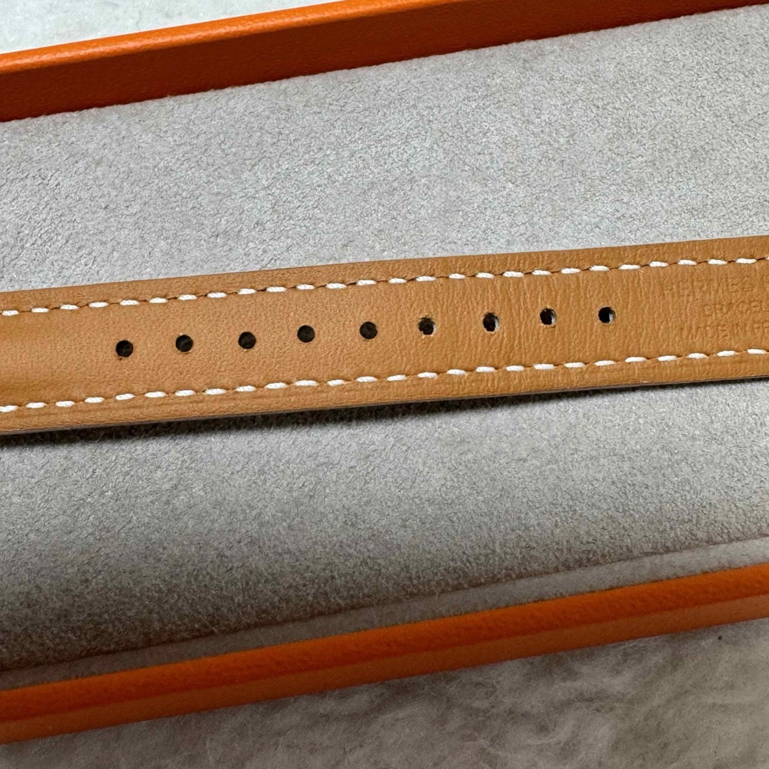 Hermes(エルメス)のもかもか様専用エルメス 超美品 Apple Watch ドゥブルトゥール レザー レディースのファッション小物(腕時計)の商品写真