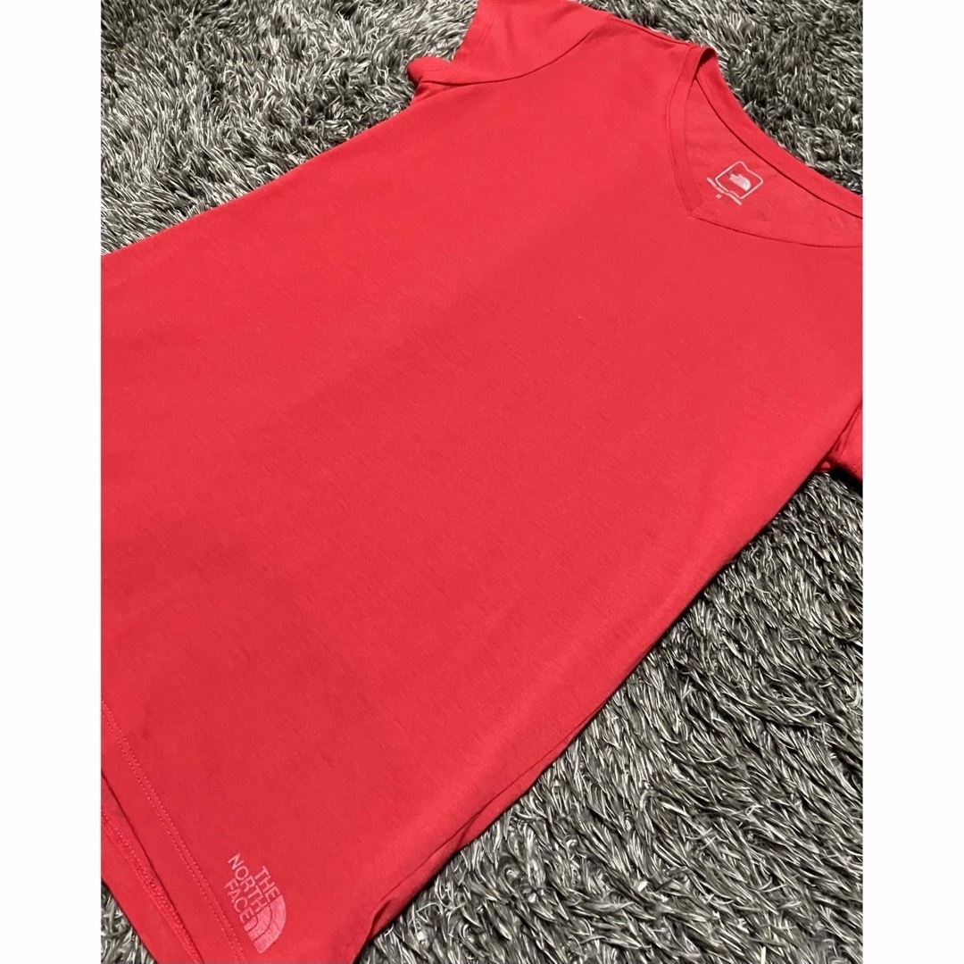 THE NORTH FACE(ザノースフェイス)のTHE NORTH FACE S/S OPAL V-NECK Tee WMレッド スポーツ/アウトドアのランニング(ウェア)の商品写真