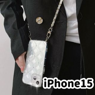 アイフォーン(iPhone)のiPhone15ケース ゴールドチェーン　ショルダーストラップ　キルティング(iPhoneケース)