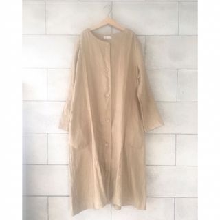 フォグリネンワーク(fog linen work)のfog linen work.ノーカラーコート ガウン(ガウンコート)