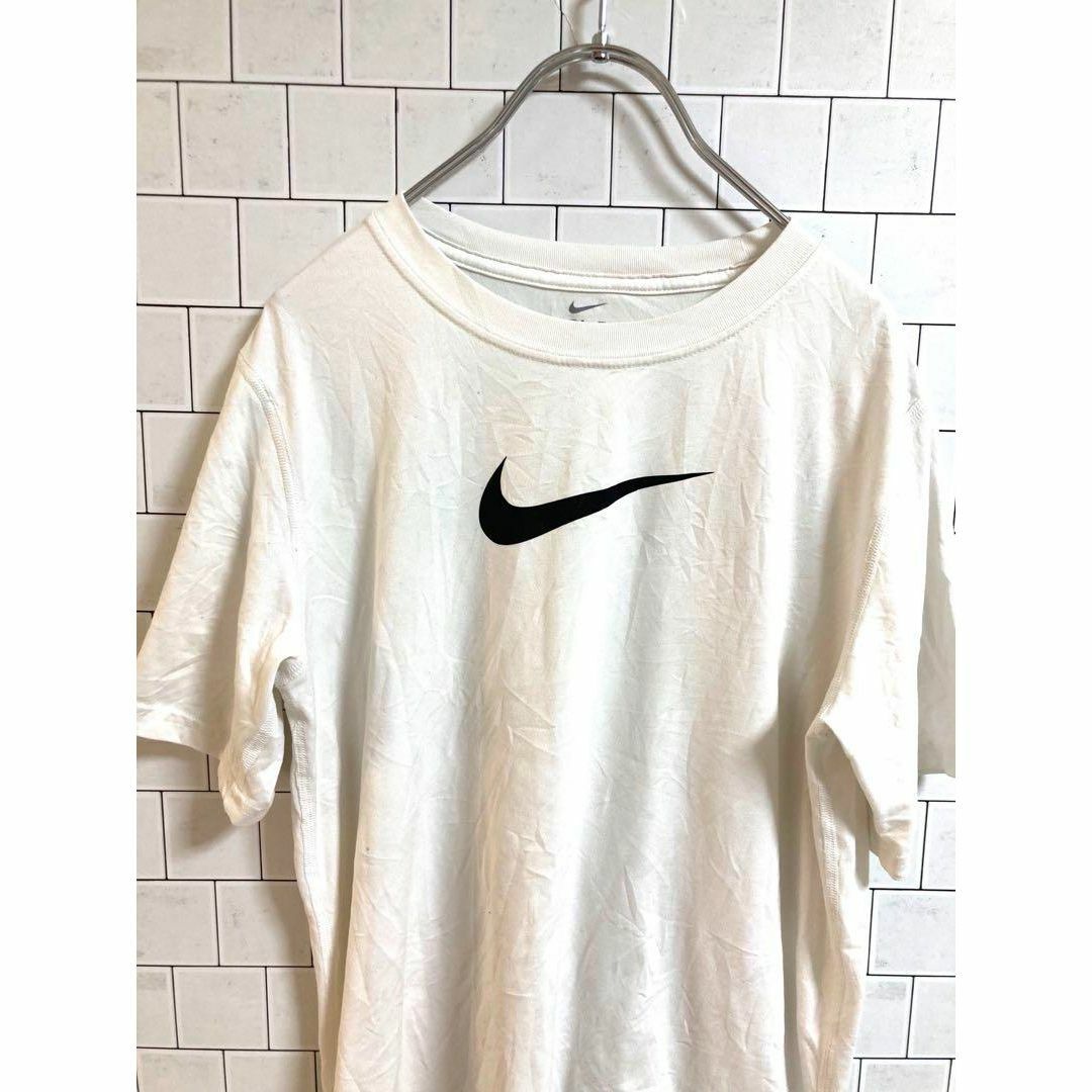 NIKE(ナイキ)のG1183 ナイキ【L】NIKE メンズ　半袖ホワイトシャツ　ビックロゴ有り メンズのトップス(Tシャツ/カットソー(半袖/袖なし))の商品写真