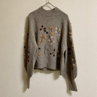 ザラ(ZARA)のビジュー刺繍✨　ZARA ザラ レディース ニット　袖リブ(ニット/セーター)