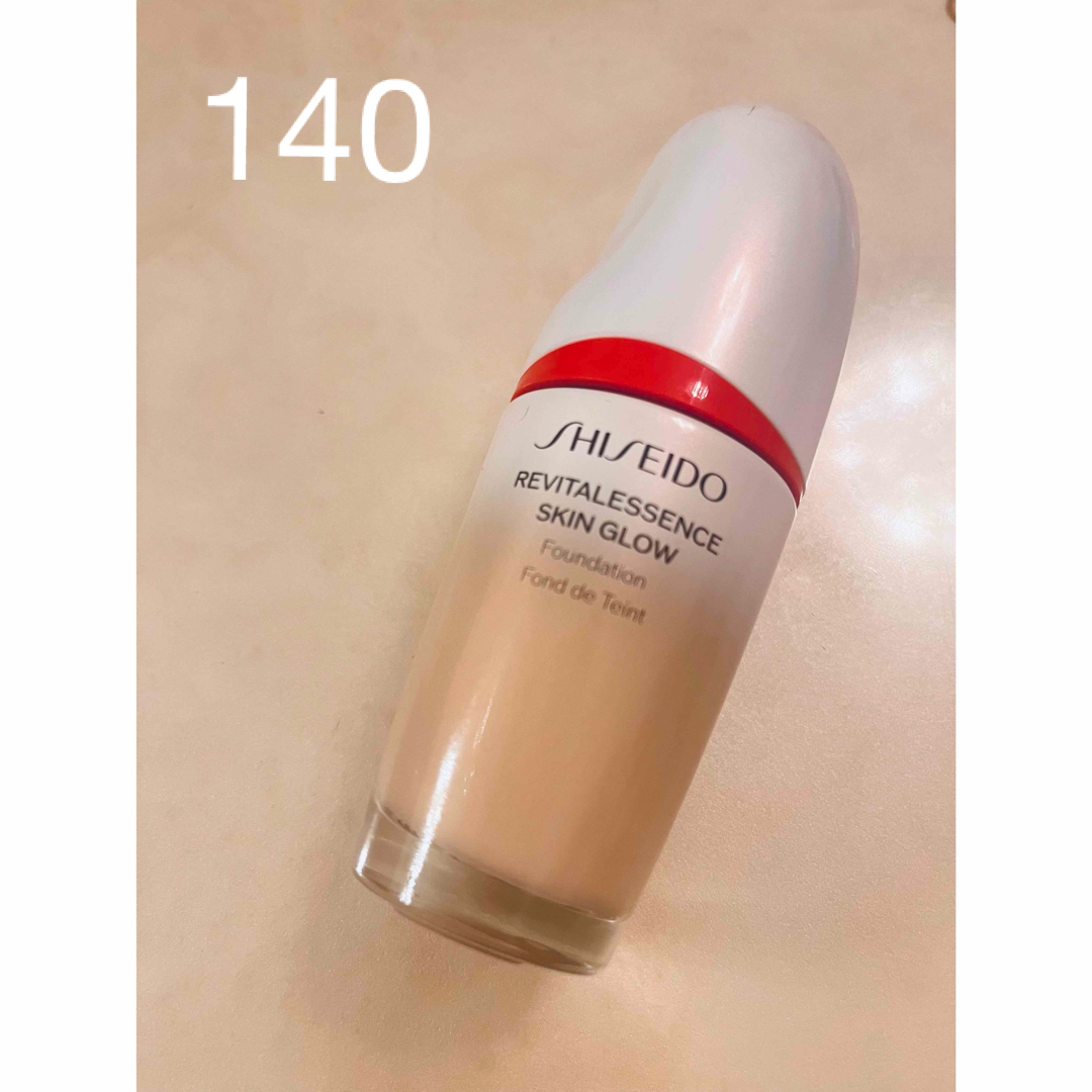 SHISEIDO (資生堂)(シセイドウ)の資生堂 エッセンススキングロウファンデーション 140 Porcelain 本体 コスメ/美容のベースメイク/化粧品(ファンデーション)の商品写真