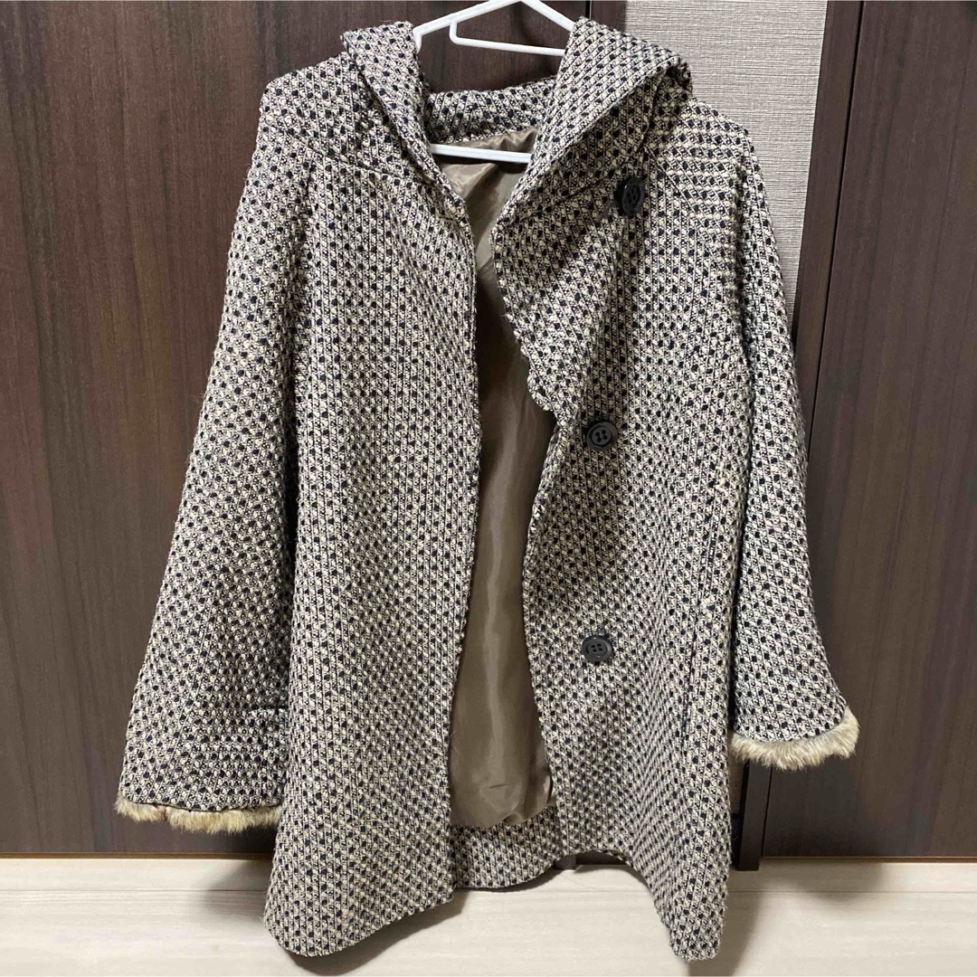 Lil nina コート 袖ファー フード ポケット付 アウター　未使用 レディースのジャケット/アウター(ロングコート)の商品写真