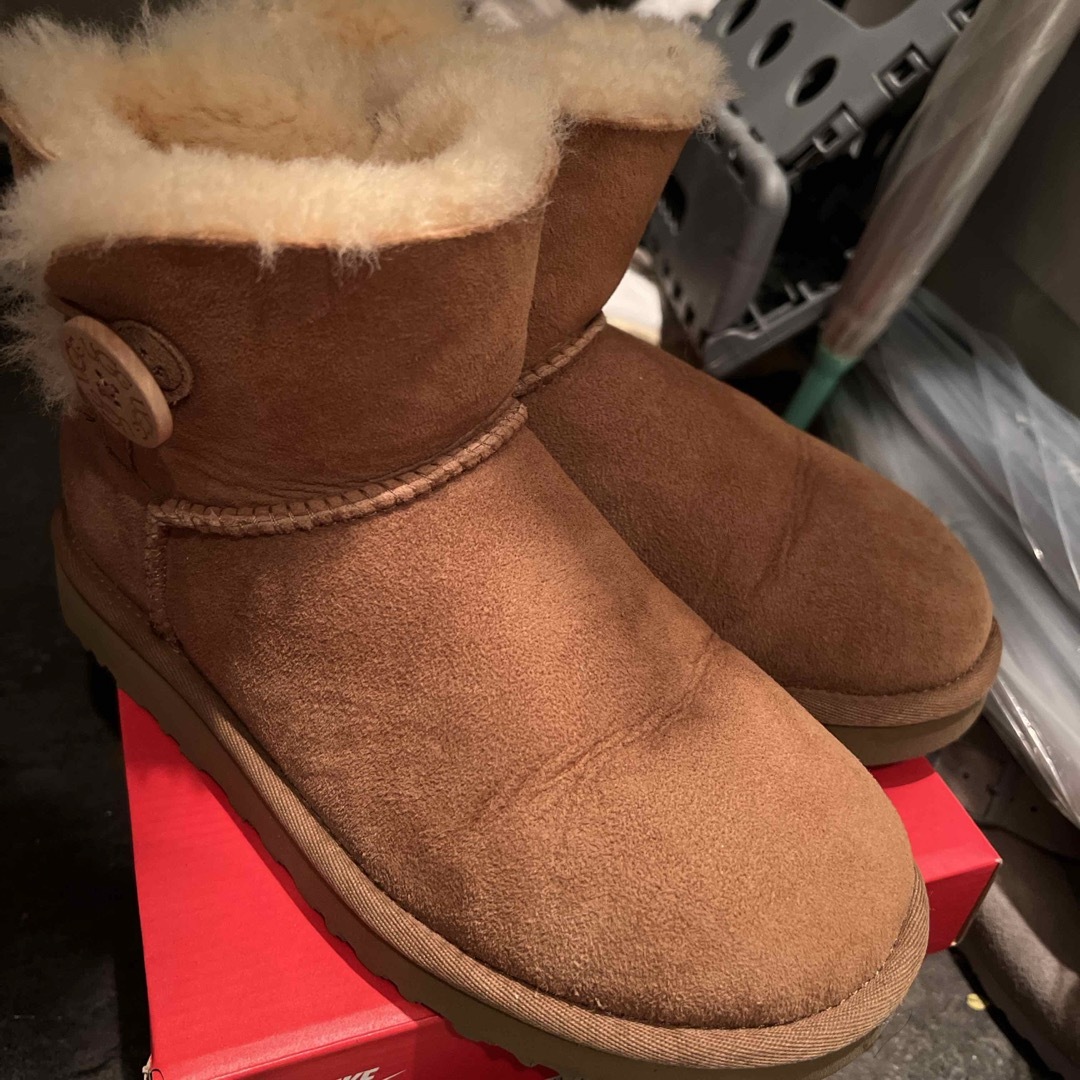 UGG ムートンブーツ　ベイリーボタン　チェスナット　23センチ