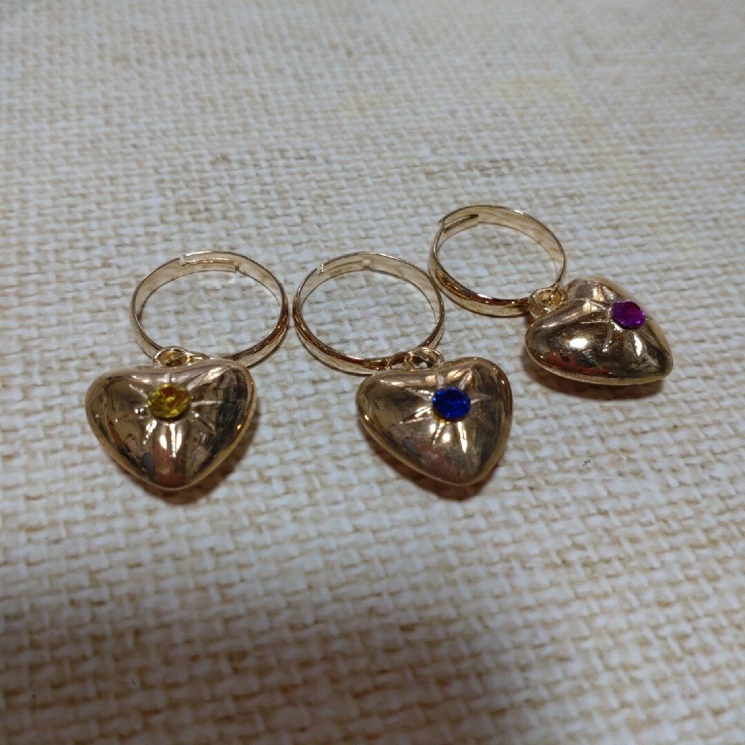 ゴールド色ハートモチーフリングセット レディースのアクセサリー(リング(指輪))の商品写真