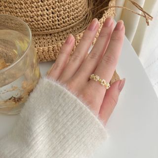 【new】ミモザリング ♡ ビーズリング 指輪 ハンドメイド お花アクセサリー(リング)