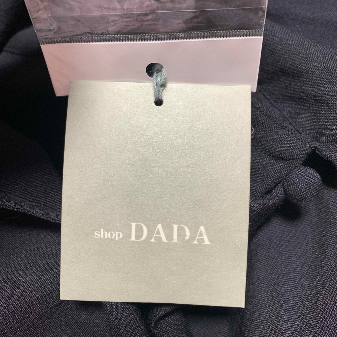 DADA(ダダ)の新品　タグ付き　DADA ボウタイ　包みボタン　長袖　wool ブラウス　黒 レディースのトップス(シャツ/ブラウス(長袖/七分))の商品写真