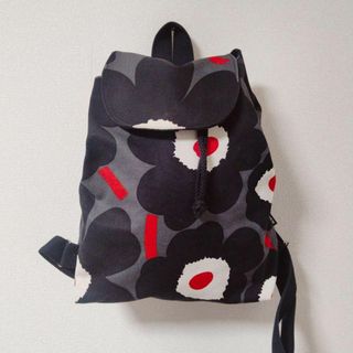 マリメッコ(marimekko)の大容量　マリメッコ　リュック　バッグパック　ウニッコ　コットン(リュック/バックパック)