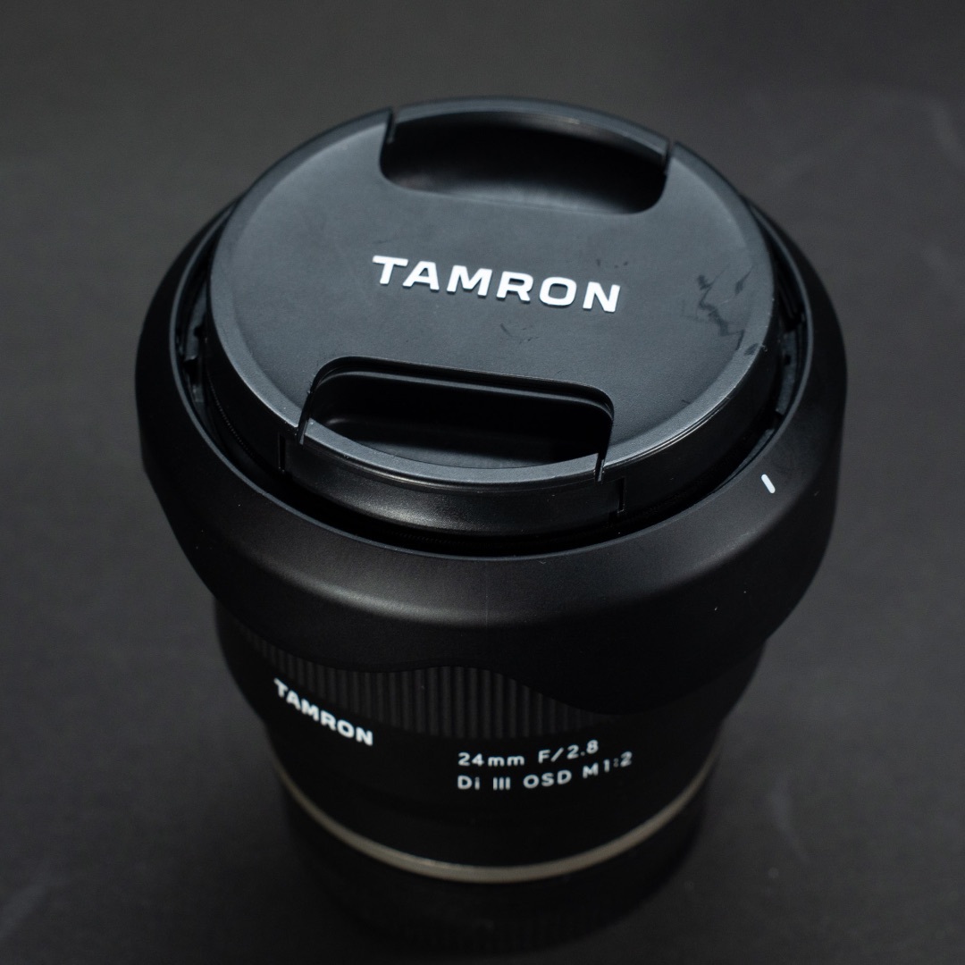 TAMRON(タムロン)のTAMRON 24mm F/2.8 Di III OSD M1:2 Eマウント スマホ/家電/カメラのカメラ(レンズ(単焦点))の商品写真