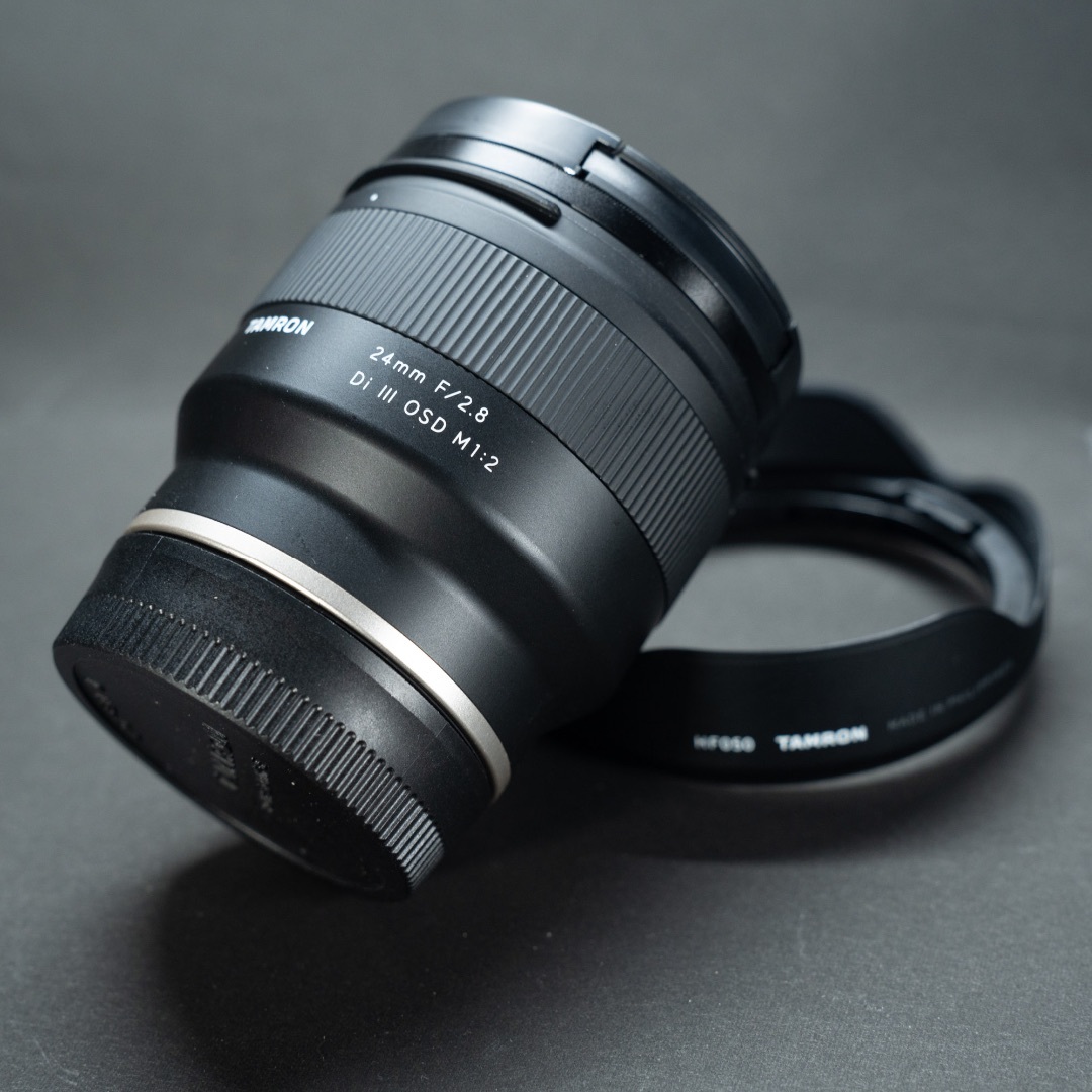 TAMRON(タムロン)のTAMRON 24mm F/2.8 Di III OSD M1:2 Eマウント スマホ/家電/カメラのカメラ(レンズ(単焦点))の商品写真