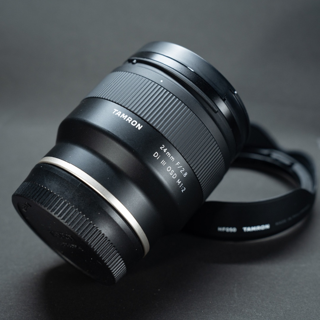 TAMRON(タムロン)のTAMRON 24mm F/2.8 Di III OSD M1:2 Eマウント スマホ/家電/カメラのカメラ(レンズ(単焦点))の商品写真