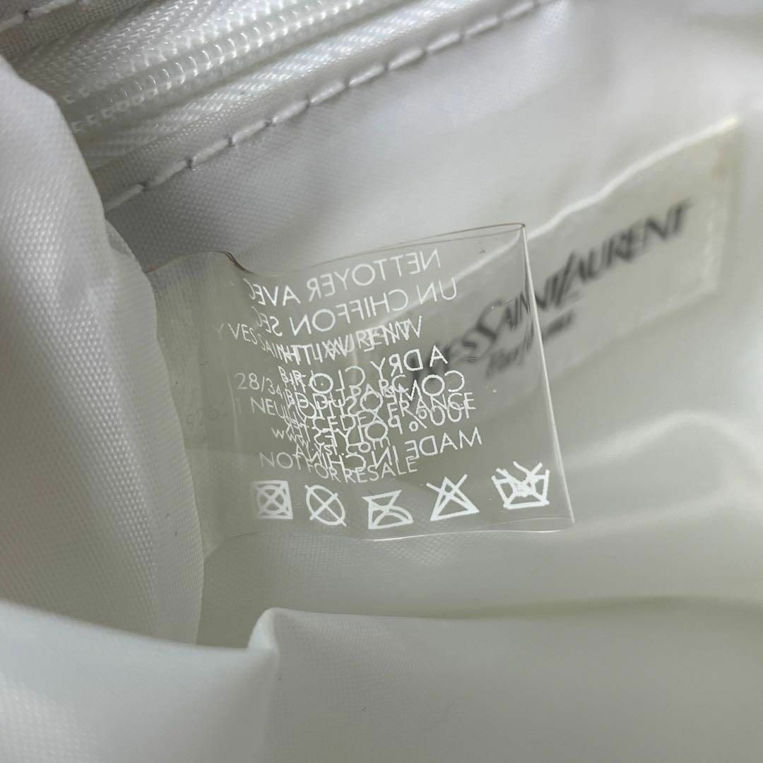 Yves Saint Laurent(イヴサンローラン)のイヴサンローラン　白　立体ロゴ　ポーチ　バニティ レディースのバッグ(ボディバッグ/ウエストポーチ)の商品写真