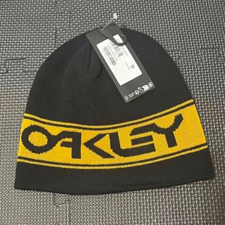 カラーはブラックオークリー　リバーシブル　ビーニー　y2k テック　OAKLEY