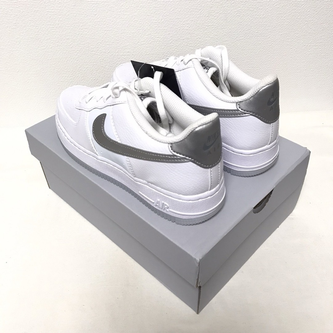 NIKE(ナイキ)の【24.5】NIKE AIR FORCE 1 GS ホワイト ピュアプラチナム レディースの靴/シューズ(スニーカー)の商品写真