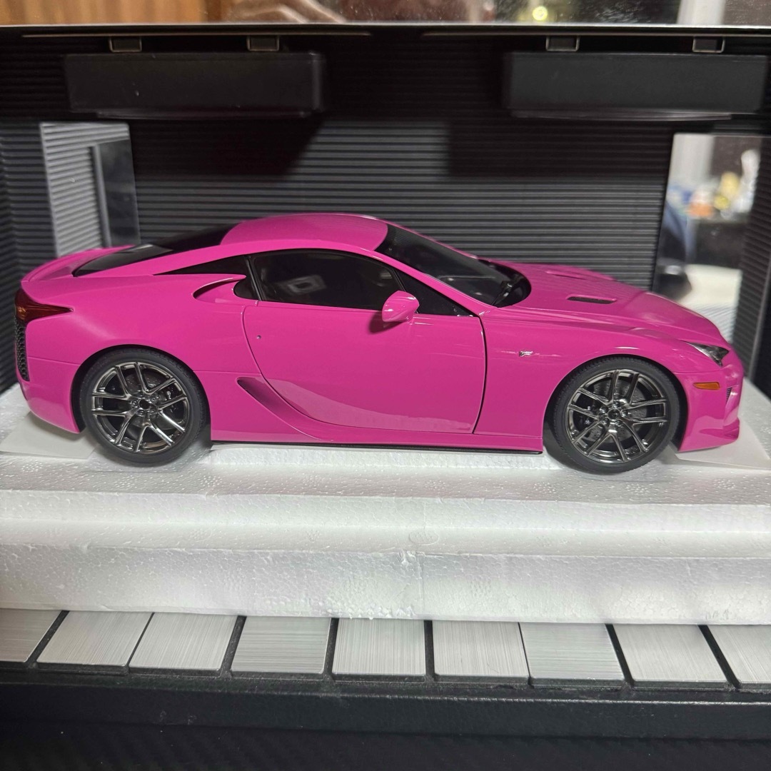 AUTOart(オートアート)の未展示品オートアート 1/18 レクサス LFA PASSIONATE PINK エンタメ/ホビーのおもちゃ/ぬいぐるみ(ミニカー)の商品写真