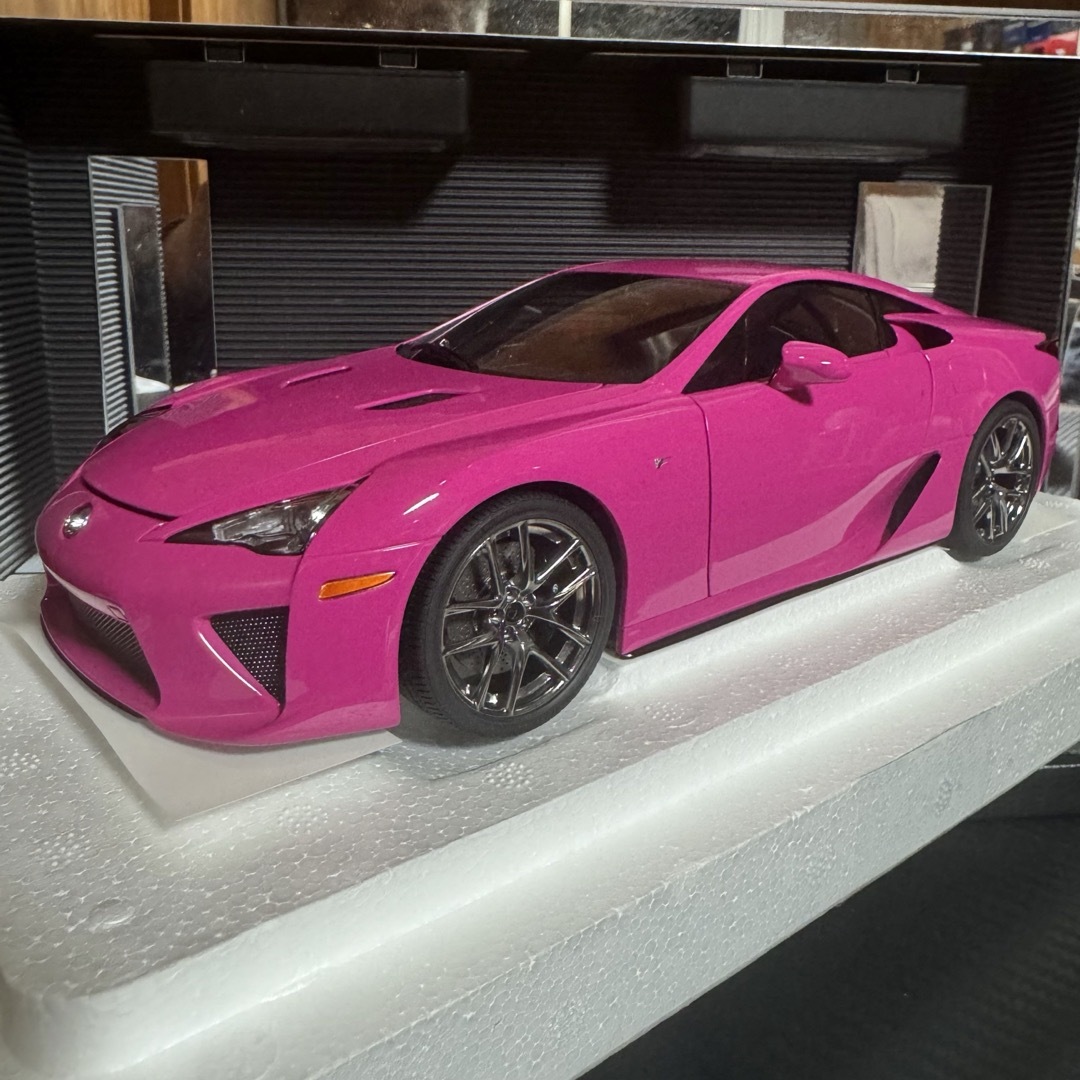 AUTOart(オートアート)の未展示品オートアート 1/18 レクサス LFA PASSIONATE PINK エンタメ/ホビーのおもちゃ/ぬいぐるみ(ミニカー)の商品写真