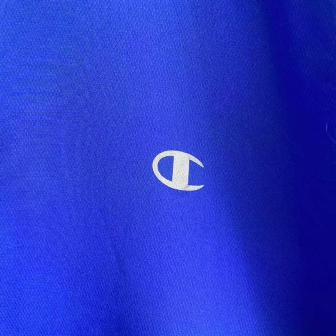 Champion(チャンピオン)のチャンピオン　ワンポイントロゴ　XL 群青色　ナイロンジャージ　ジャケット メンズのジャケット/アウター(ナイロンジャケット)の商品写真