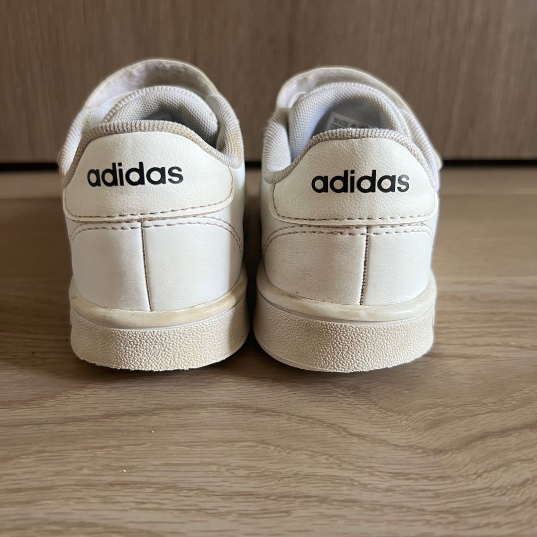 adidas(アディダス)の【活躍★】グランドコート アディダス　キッズ　19㎝ キッズ/ベビー/マタニティのキッズ靴/シューズ(15cm~)(スニーカー)の商品写真