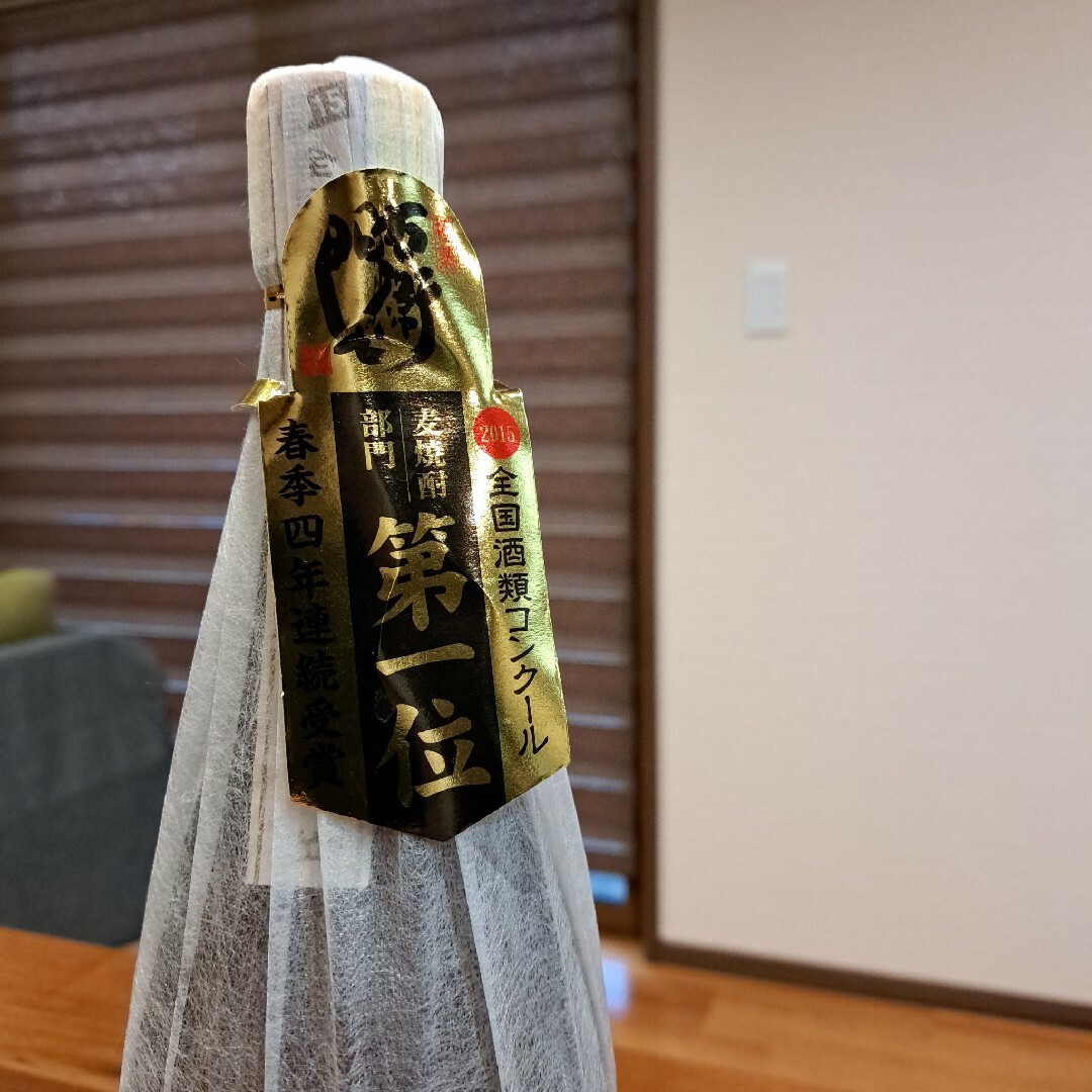 【新品】本格焼酎 極蒸 右衛門七 えもしち 1,800ml 一升 食品/飲料/酒の酒(焼酎)の商品写真