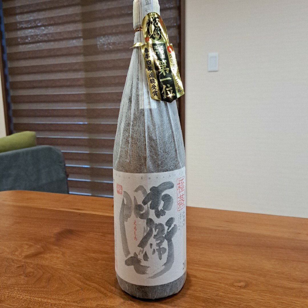 【新品】本格焼酎 極蒸 右衛門七 えもしち 1,800ml 一升 食品/飲料/酒の酒(焼酎)の商品写真