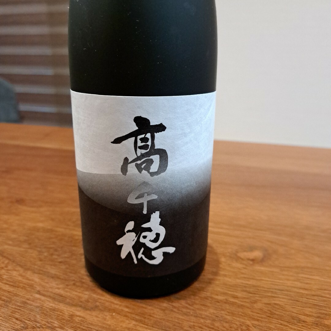 【新品】高千穂 常圧蒸留 黒麹全量麦焼酎 25度 720ml 食品/飲料/酒の酒(焼酎)の商品写真