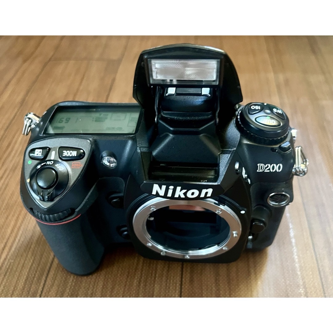 Nikon(ニコン)の美品 希少Nikon ニコン D200 ボディ CCDセンサー搭載 キャップ付き スマホ/家電/カメラのカメラ(デジタル一眼)の商品写真