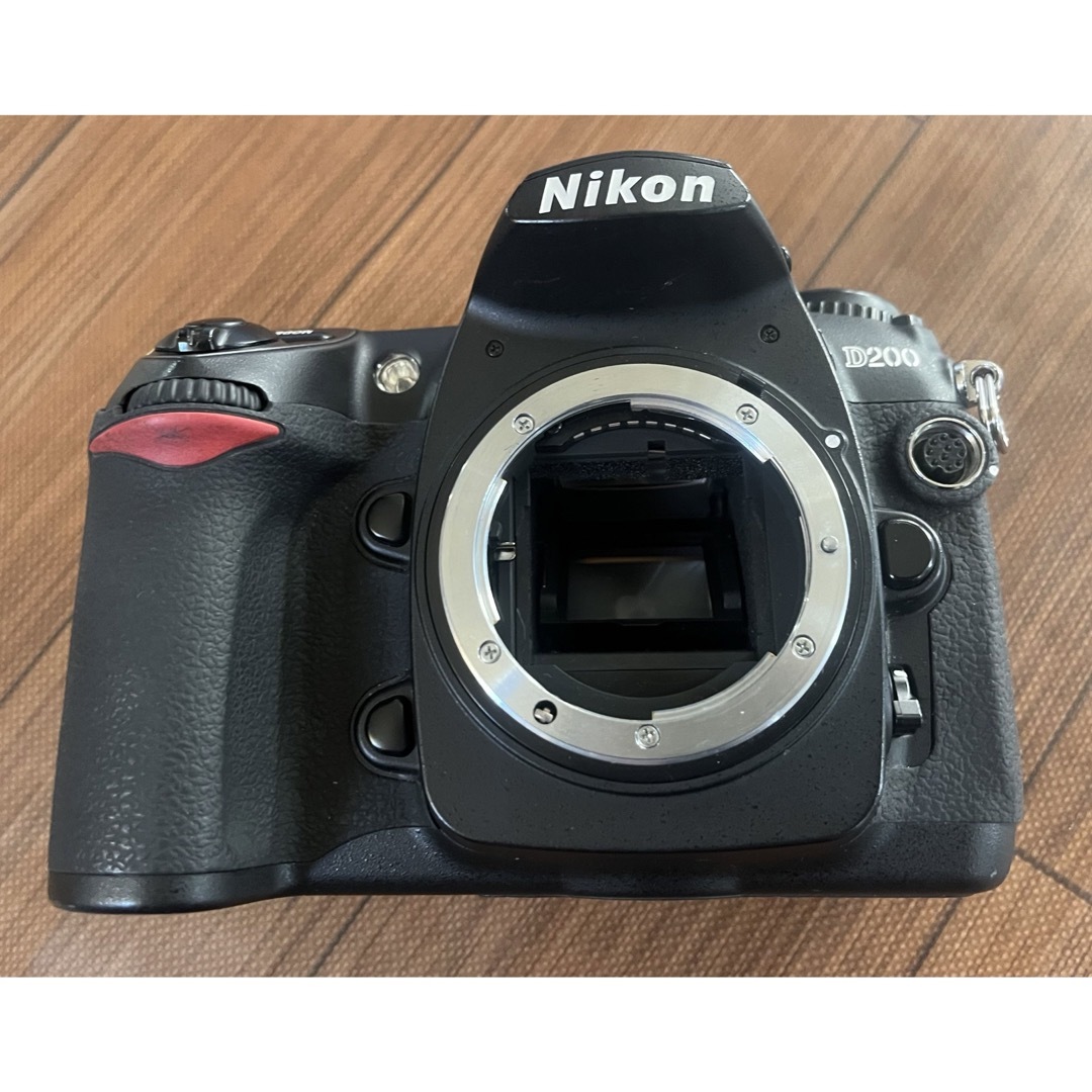 Nikon(ニコン)の美品 希少Nikon ニコン D200 ボディ CCDセンサー搭載 キャップ付き スマホ/家電/カメラのカメラ(デジタル一眼)の商品写真