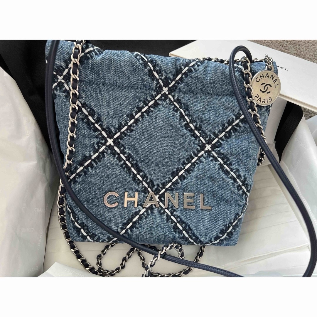 CHANEL(シャネル)の24P新作 AS3980シャネル22 CHANEL22 デニムバッグ ミニサイズ レディースのバッグ(ショルダーバッグ)の商品写真