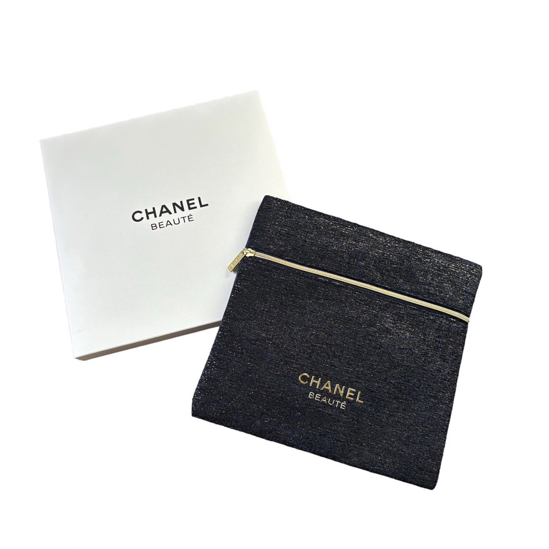 CHANEL(シャネル)の【送料無料】CHANEL 2023年ホリデークリスマス限定 ポーチ 新品 レディースのファッション小物(ポーチ)の商品写真