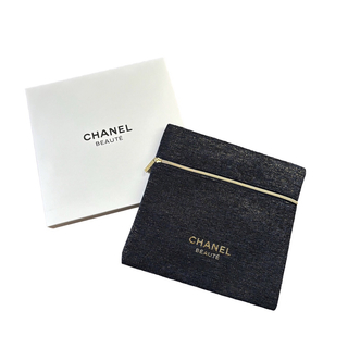 シャネル(CHANEL)の【送料無料】CHANEL 2023年ホリデークリスマス限定 ポーチ 新品(ポーチ)